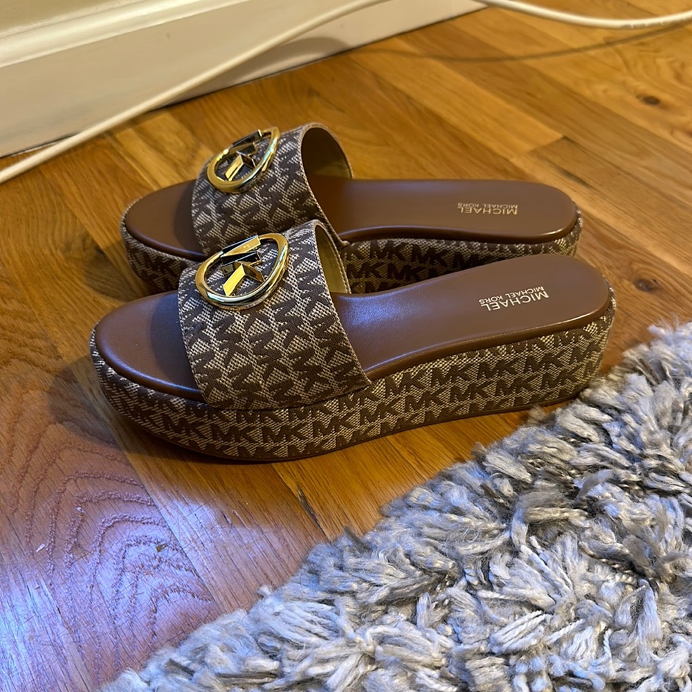 Michael kors, never worn, brand new
